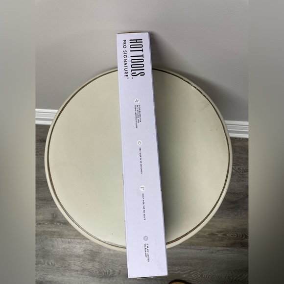 New sealed Hot Tools Pro Signature 1 1/4 inch curling iron - Picture 2 of 3